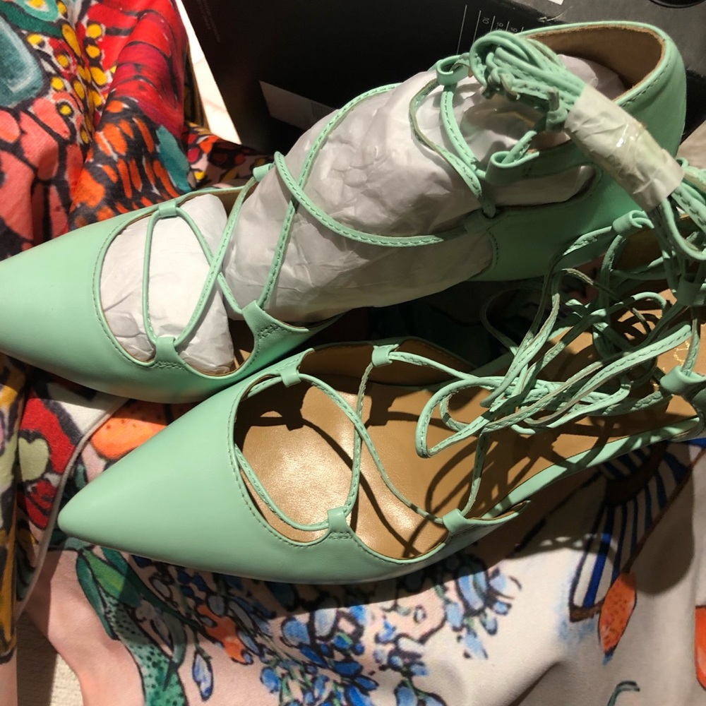 NIB Ann Taylor 9.5 seafoam green lace up leather heels